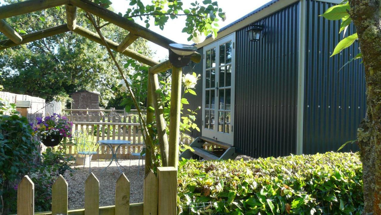 Dolly At Lowlands Ringwood Exterior photo